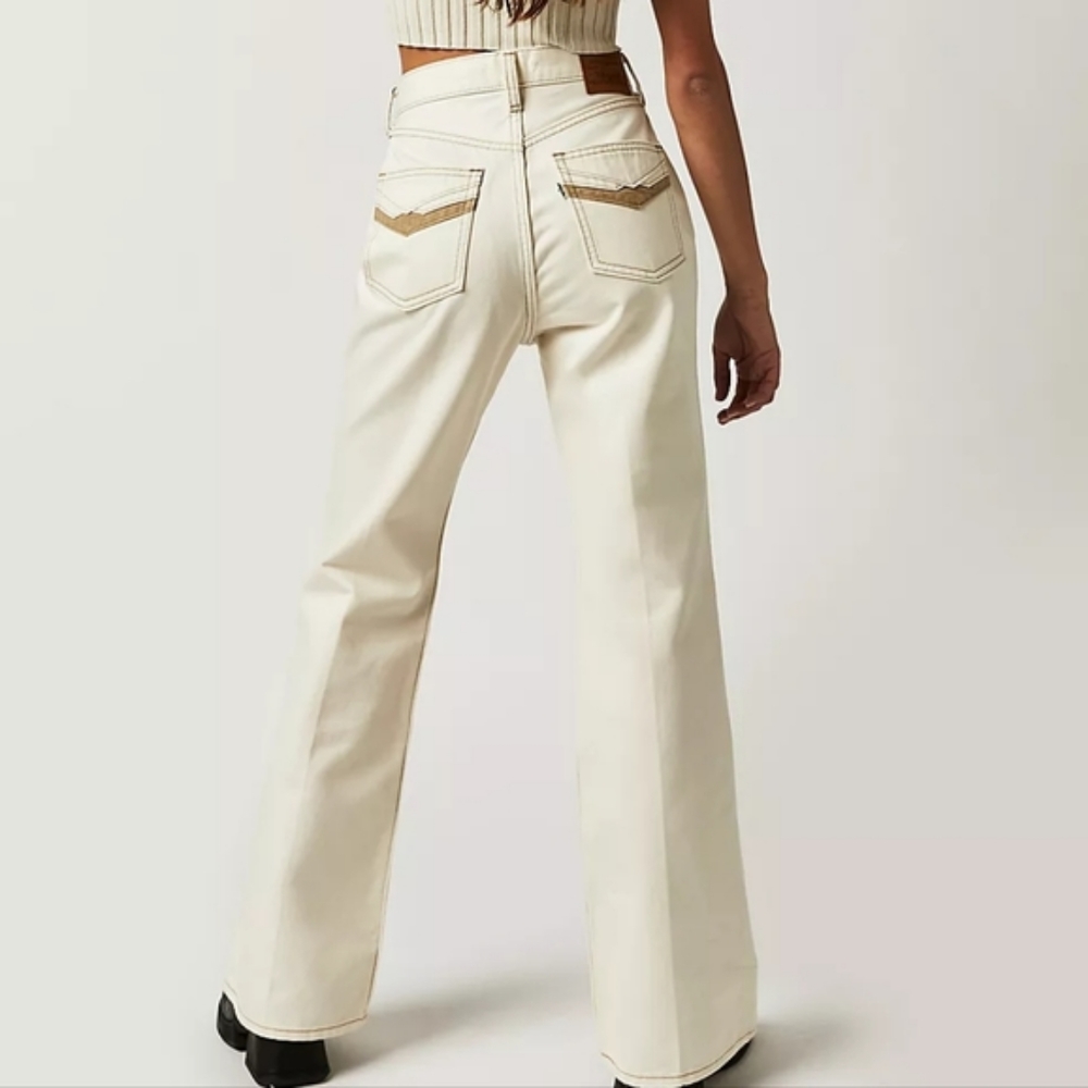 Levi's 70s Flare Jeans Movin On Cream - Picture 2 of 10